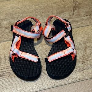 TEVA WOMEN'S ORIGINAL UNIVERSAL SANDAL TIE-DYE - SORBET RED Size 9